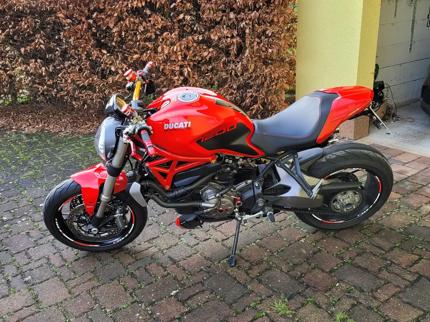 Ducati Monster 1200 Rosso - 1