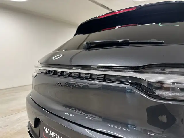 Porsche Macan view 9