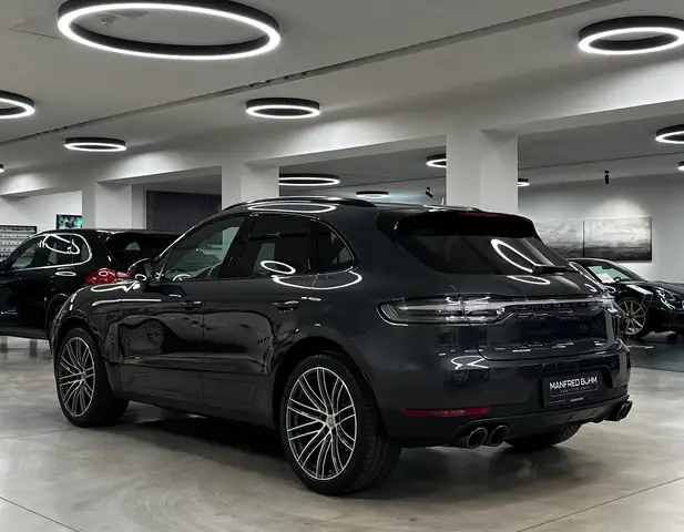 Porsche Macan view 7