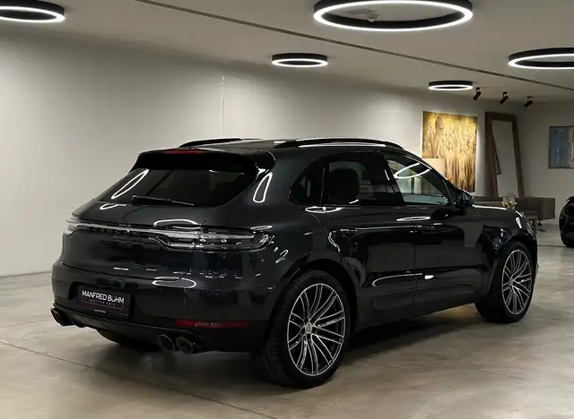 Porsche Macan view 11