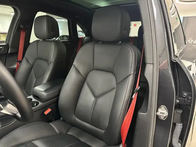 Porsche Macan view 15