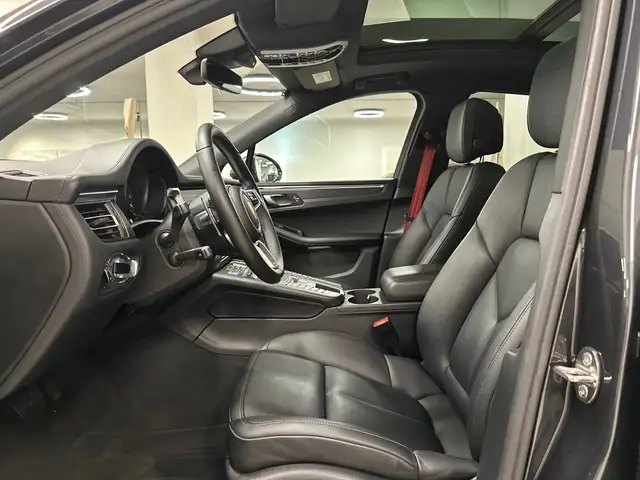 Porsche Macan view 14