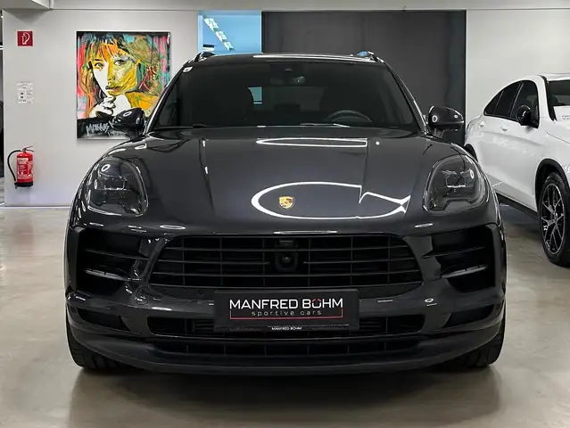 Porsche Macan view 4