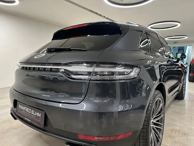Porsche Macan view 10