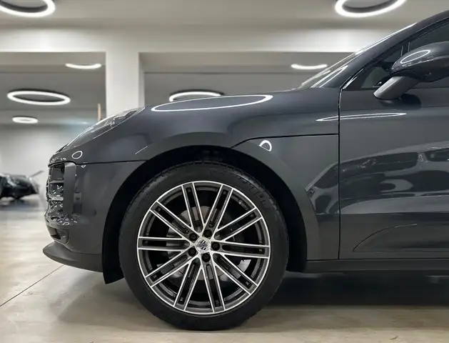 Porsche Macan view 6