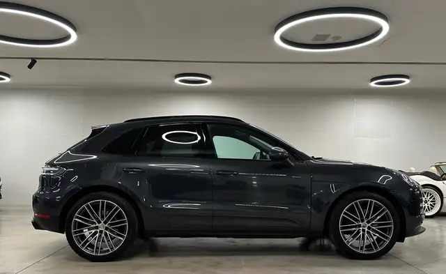Porsche Macan view 12