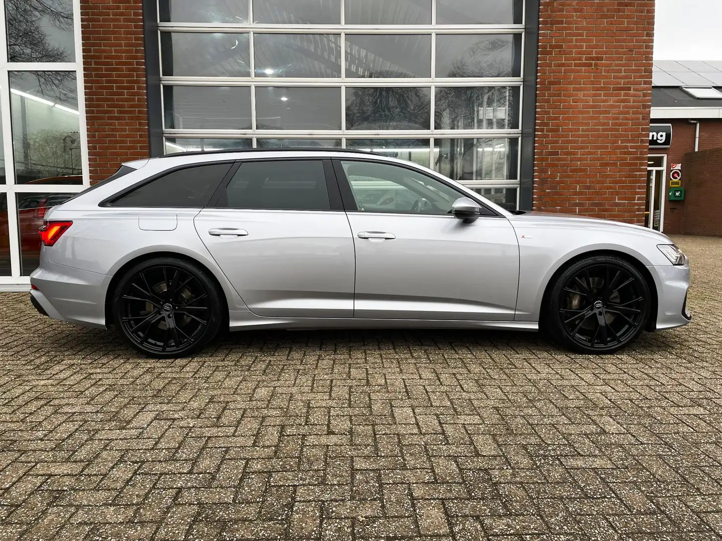 Audi A6 Avant 55 TFSI quattro Sport S line edition Grijs - 2