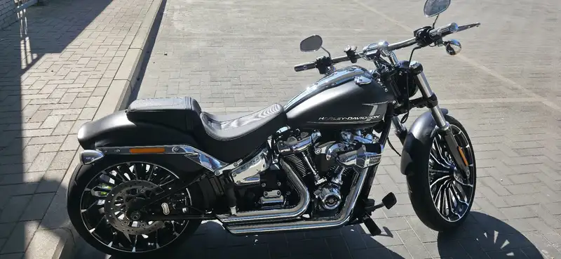 Harley-Davidson CVO Breakout