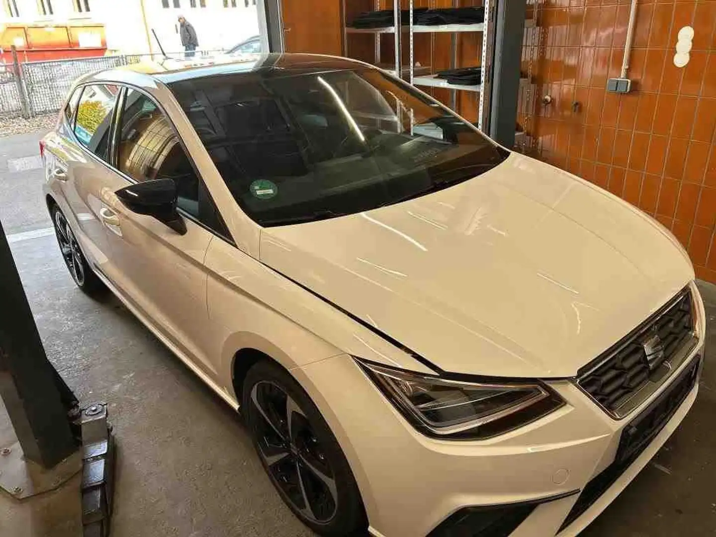 SEAT Ibiza 1.0 TSI FR +BEATS +PANO +LED +NAVI +SHZ +18" +CAR Weiß - 2