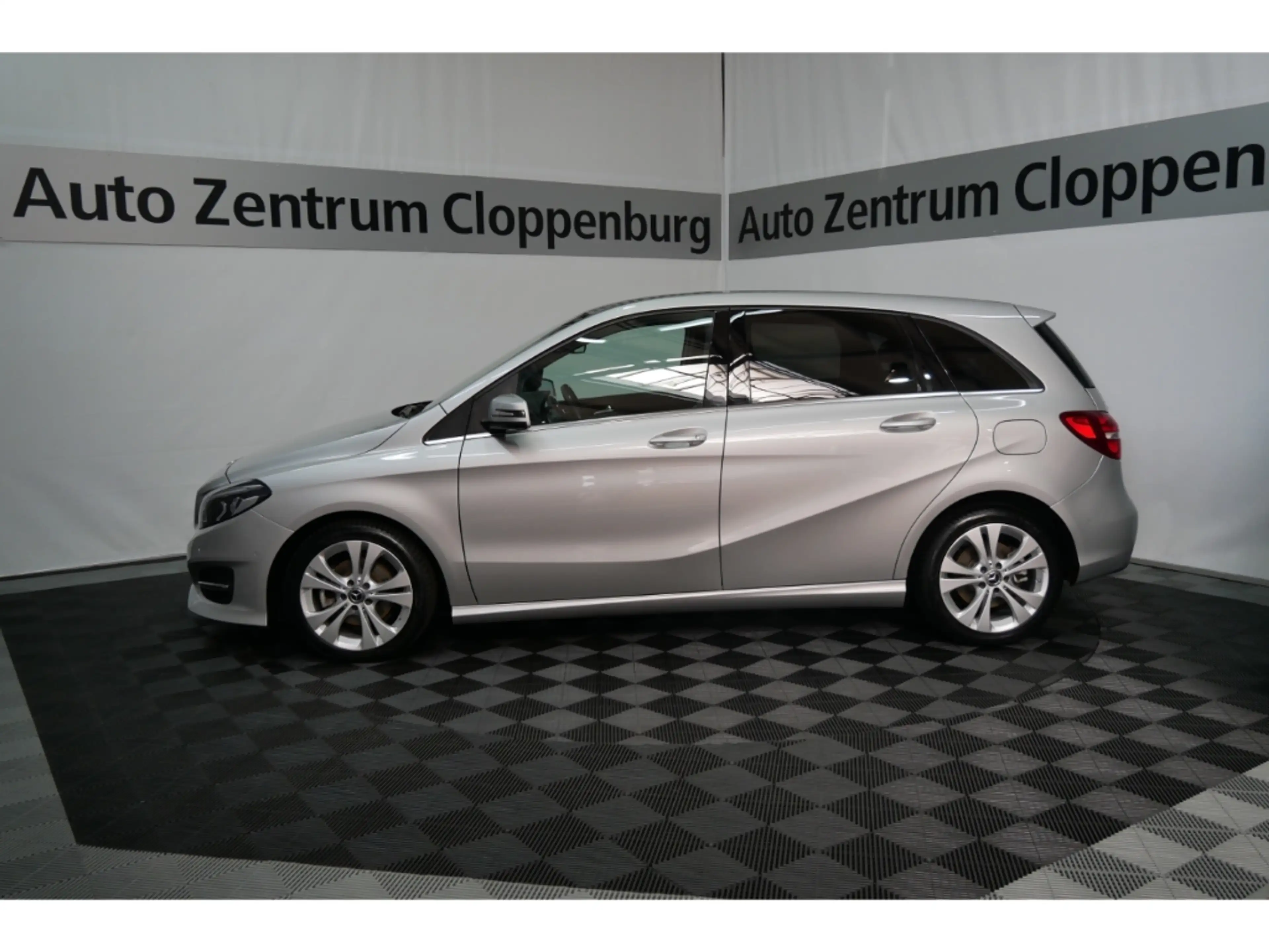 Mercedes-Benz B 220 d LED+Navi+Leder+Kamera+PDC+AHK+17'' — photo 2