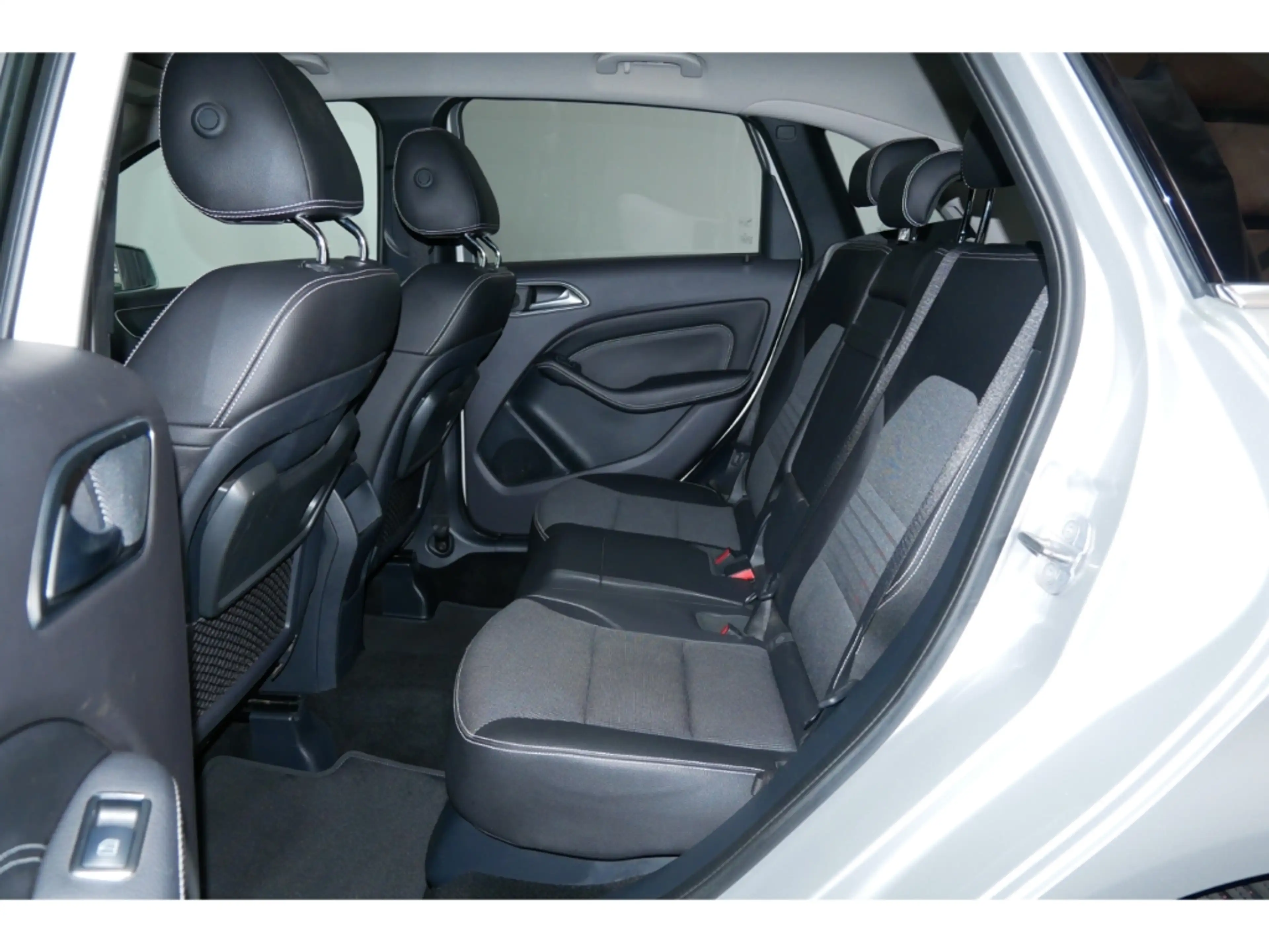 Mercedes-Benz B 220 d LED+Navi+Leder+Kamera+PDC+AHK+17'' — photo 10