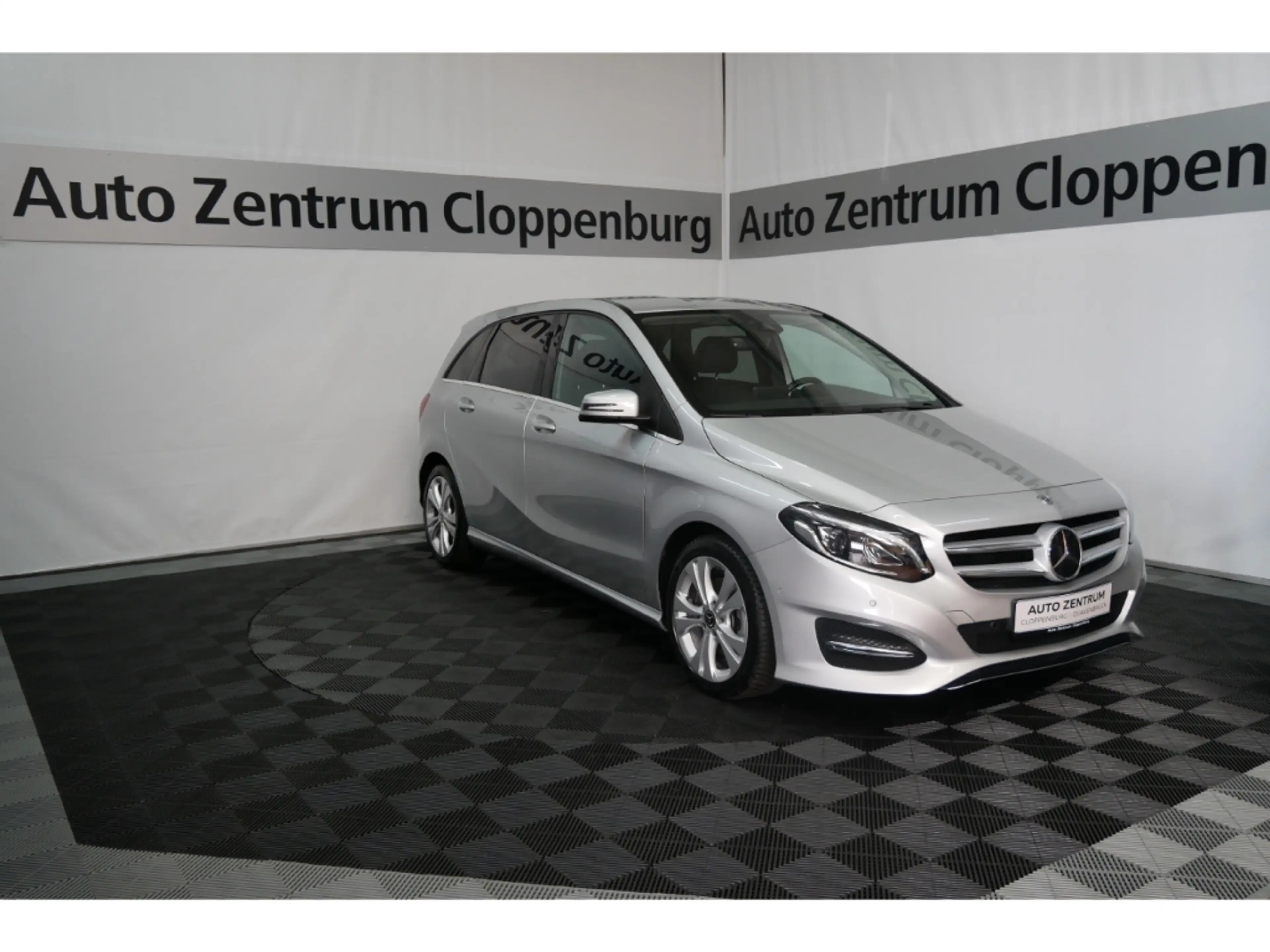 Mercedes-Benz B 220 d LED+Navi+Leder+Kamera+PDC+AHK+17'' — photo 7
