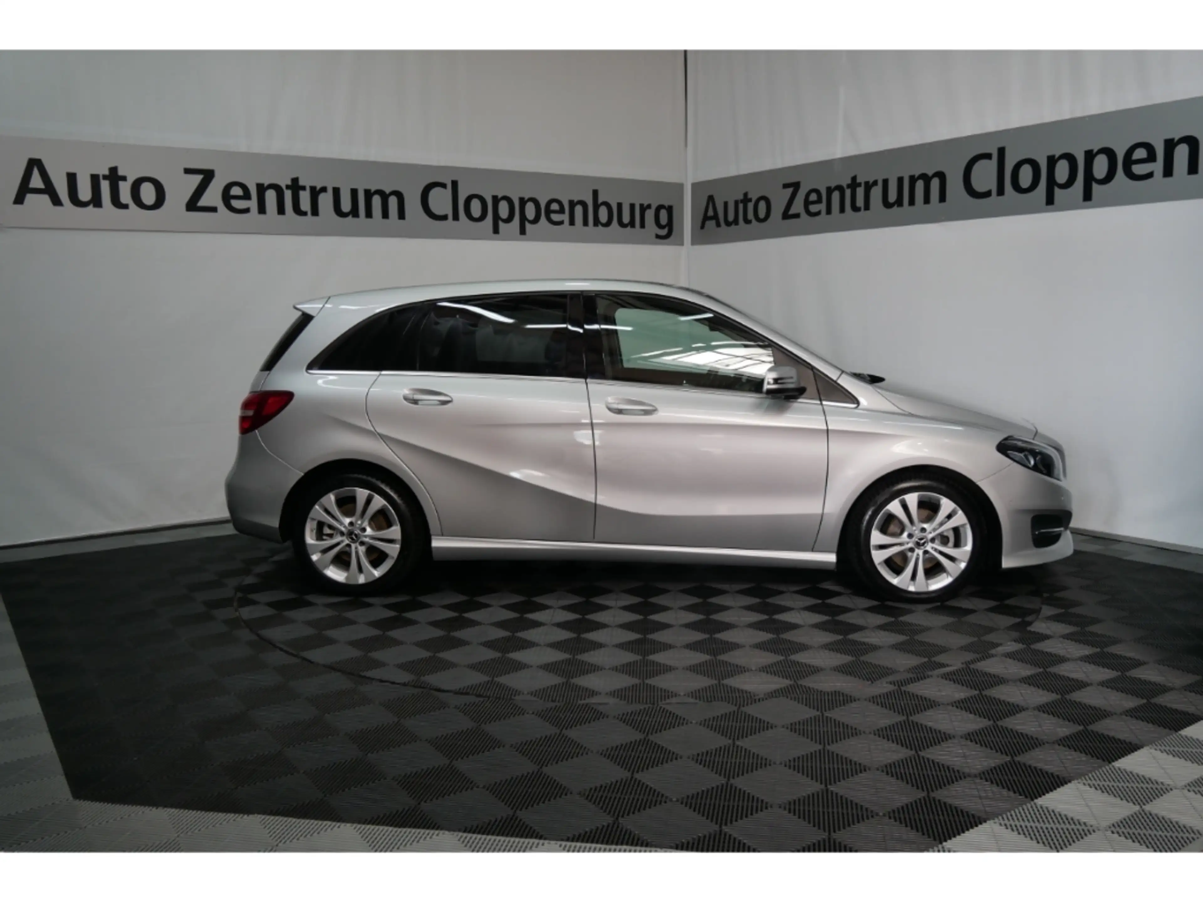 Mercedes-Benz B 220 d LED+Navi+Leder+Kamera+PDC+AHK+17'' — photo 6