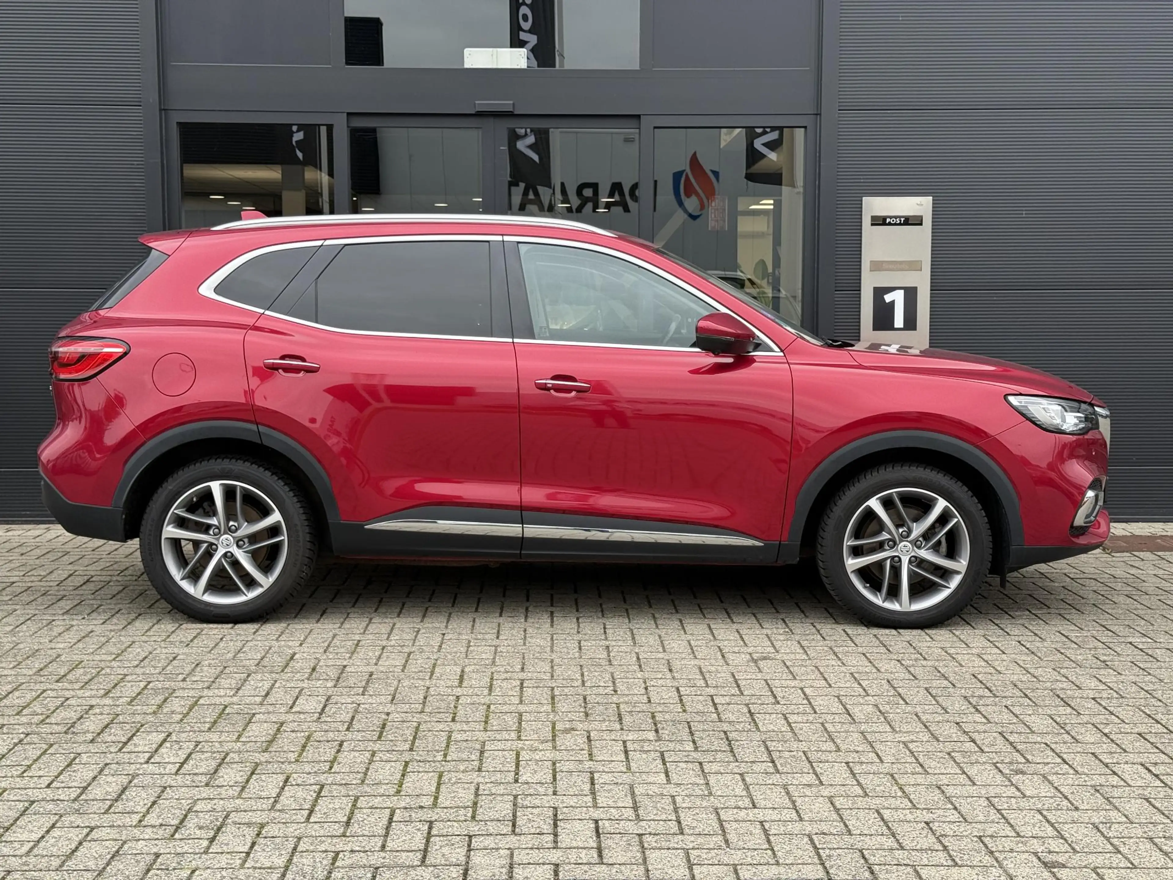 MG EHS 1.5 TGDI PHEV Aut. Luxury | Panoramadak | Leder | — photo 8
