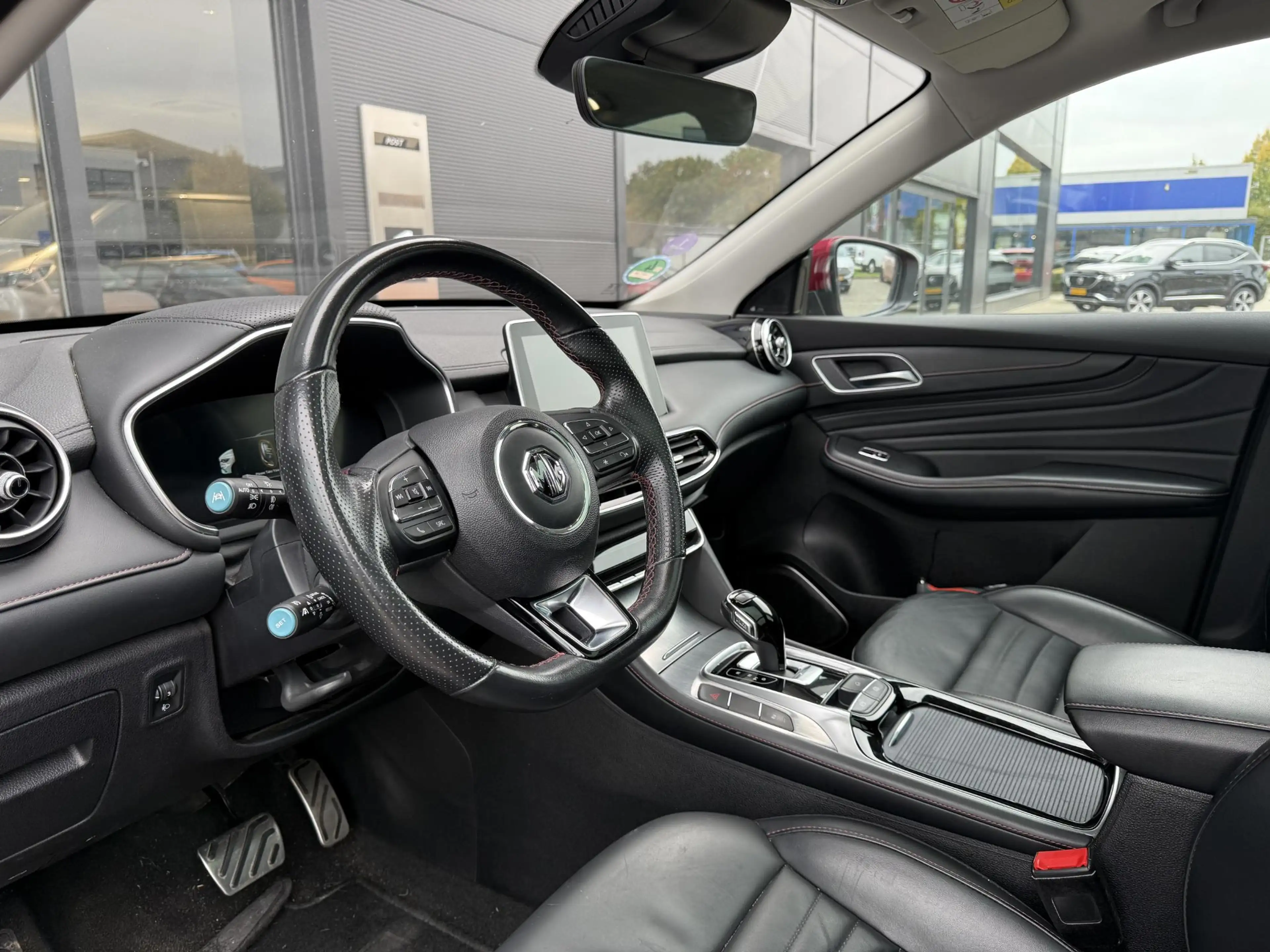 MG EHS 1.5 TGDI PHEV Aut. Luxury | Panoramadak | Leder | — photo 11