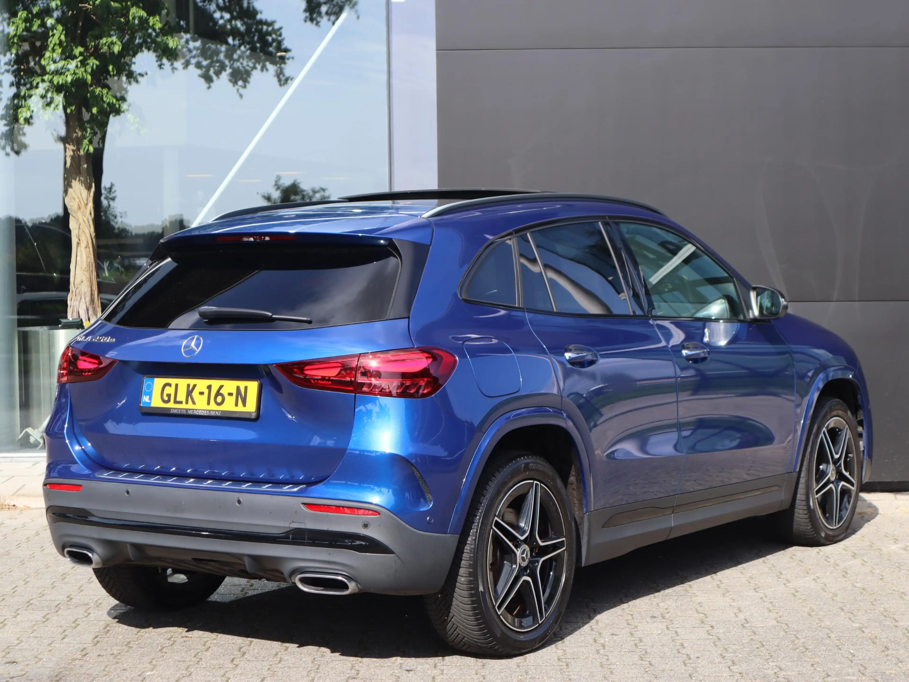 Mercedes-Benz GLA 250 e Star Edition AMG Line — photo 2