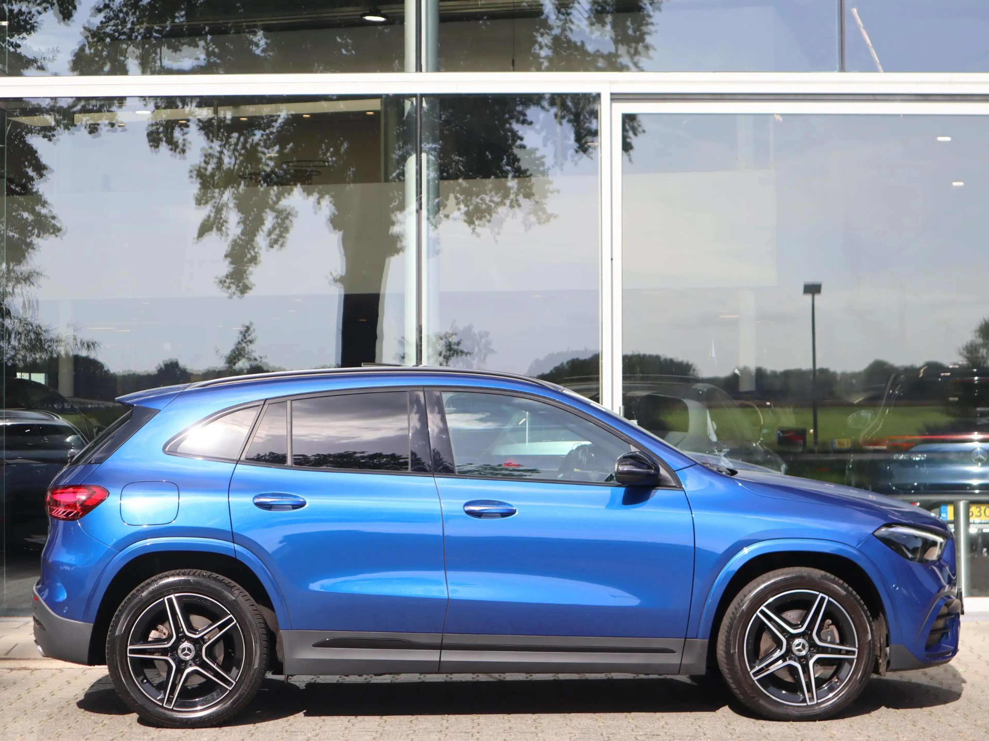 Mercedes-Benz GLA 250 e Star Edition AMG Line — photo 5