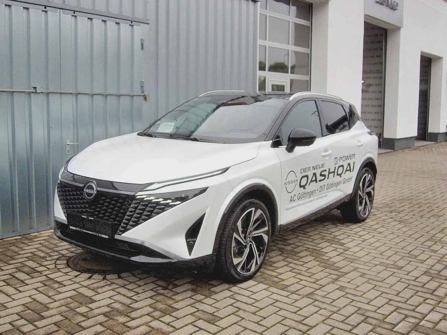 Nissan Qashqai 1.3 DIG-T MHEV Xtronic 4x2 Tekna+ Navi. Schwarz - 1