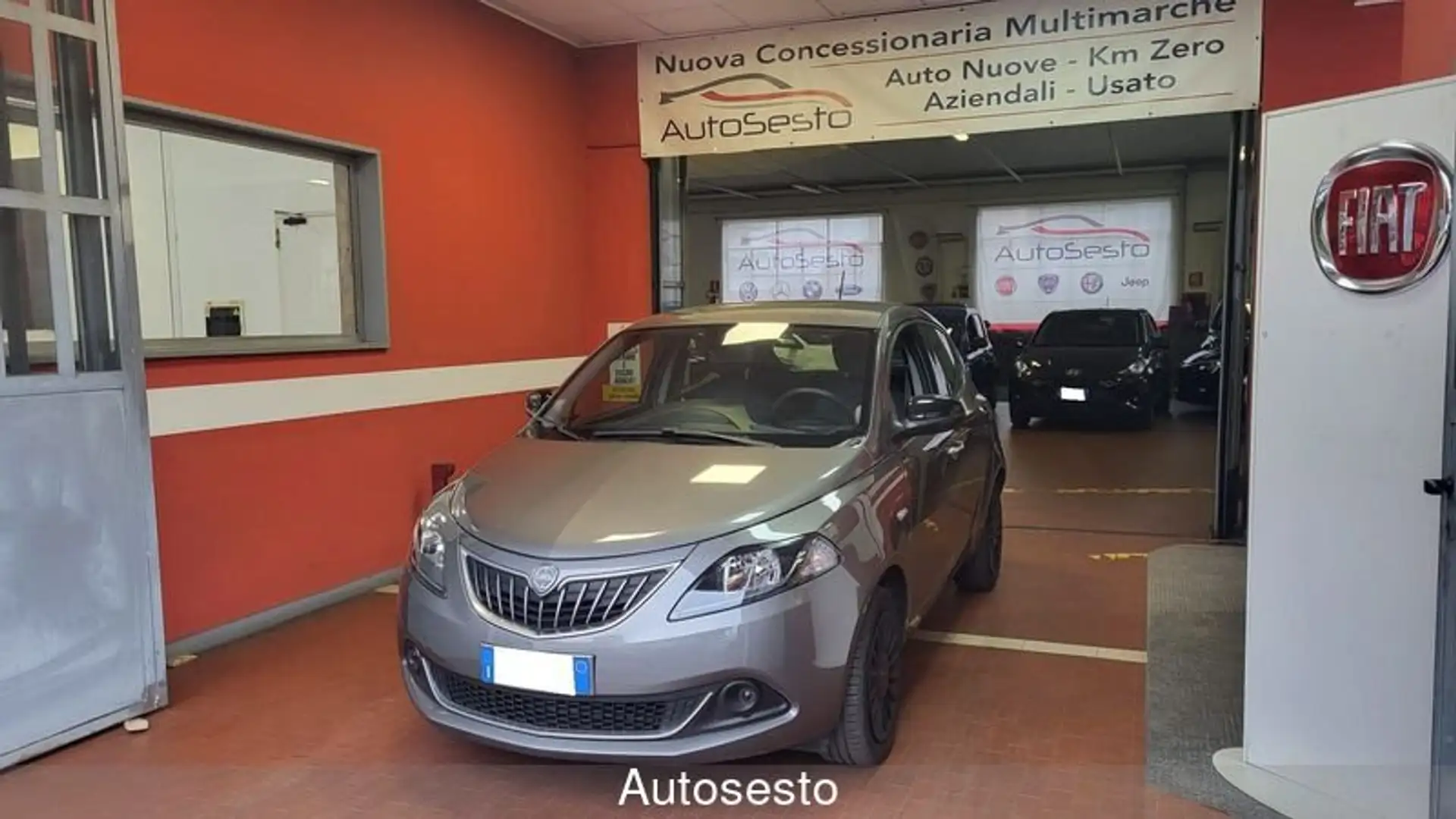Lancia Ypsilon 1.0 FireFly 5 porte S&S Hybrid Silver Grigio - 1