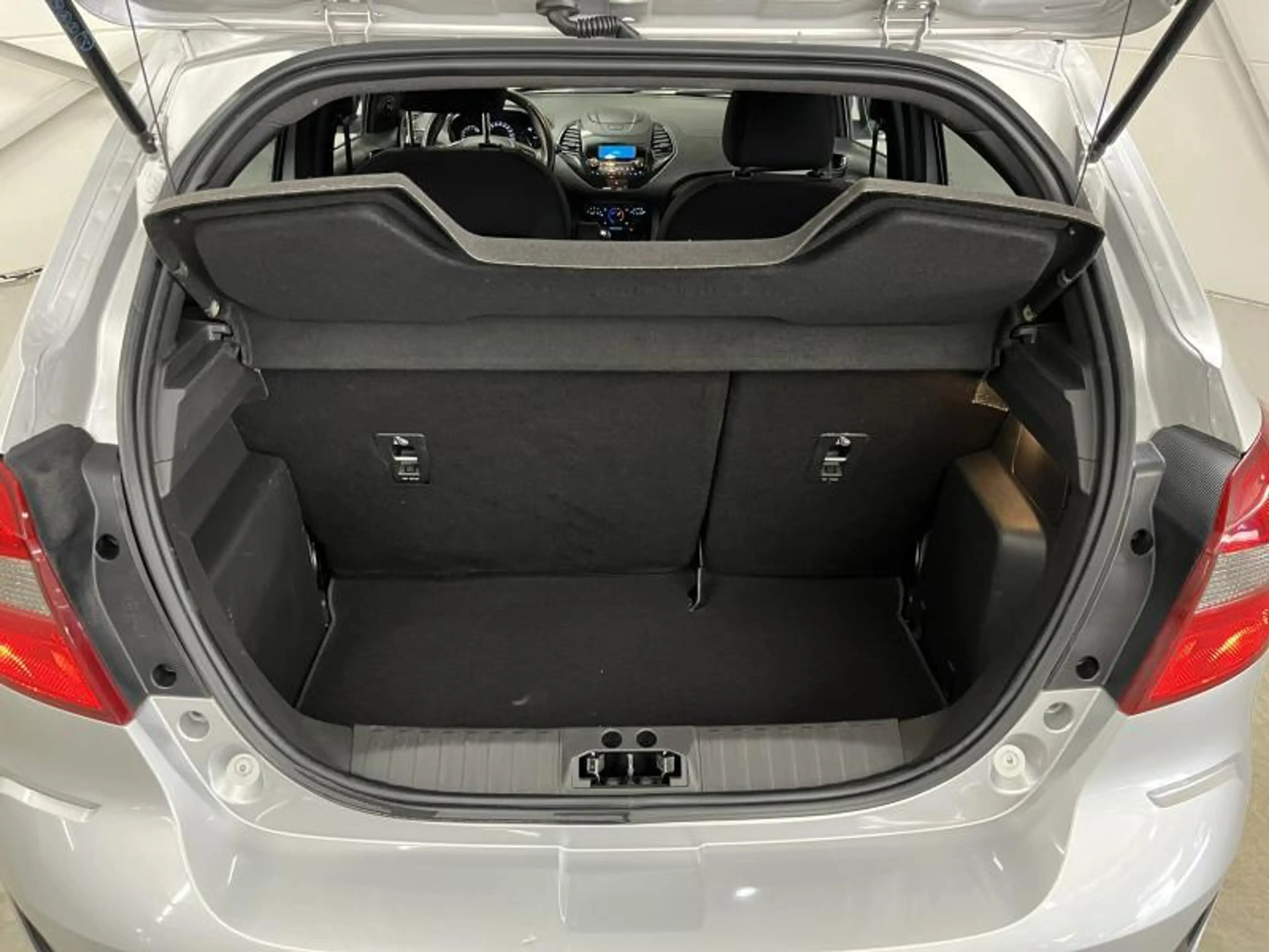 Ford Ka/Ka+ + 1.2i 84cv Active Clim/Cruise/Limit/Radio — photo 10