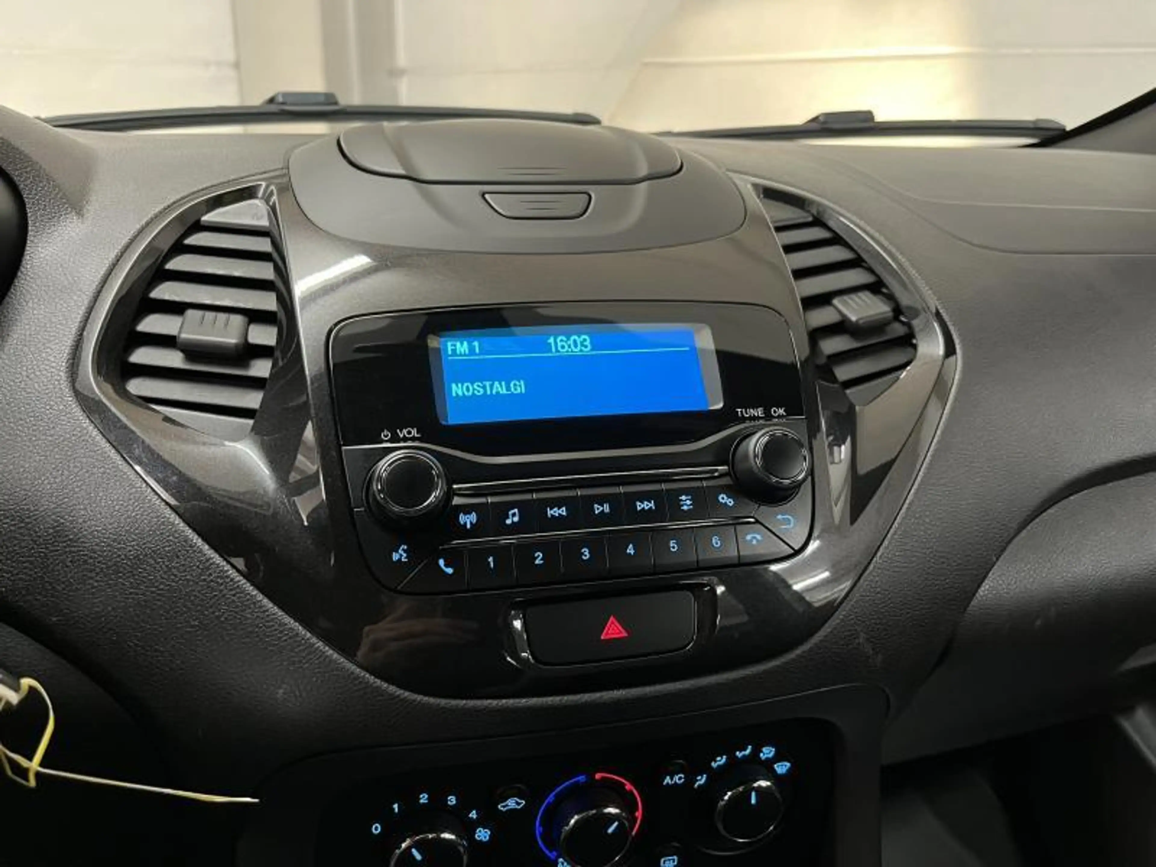 Ford Ka/Ka+ + 1.2i 84cv Active Clim/Cruise/Limit/Radio — photo 15