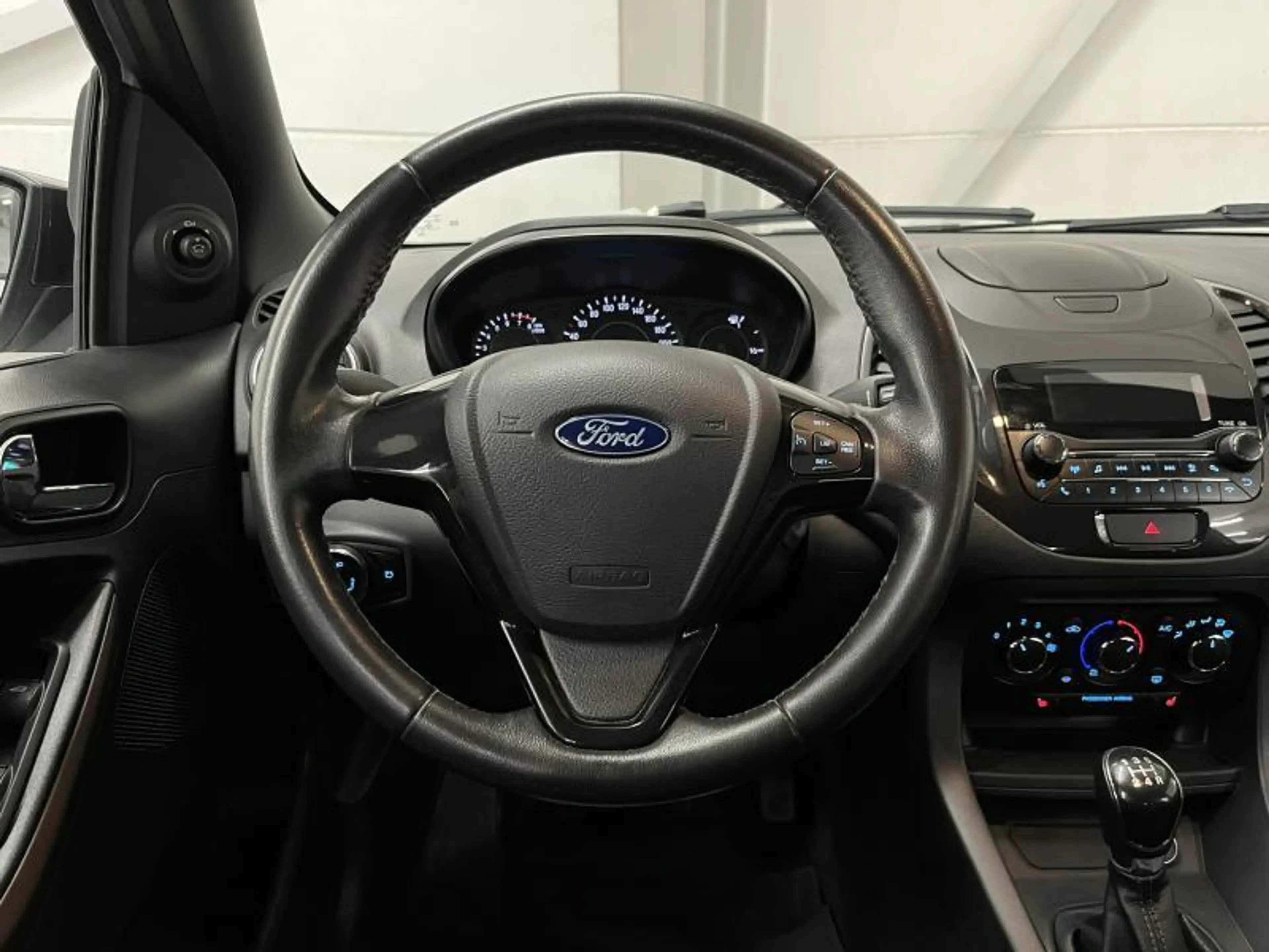 Ford Ka/Ka+ + 1.2i 84cv Active Clim/Cruise/Limit/Radio — photo 11