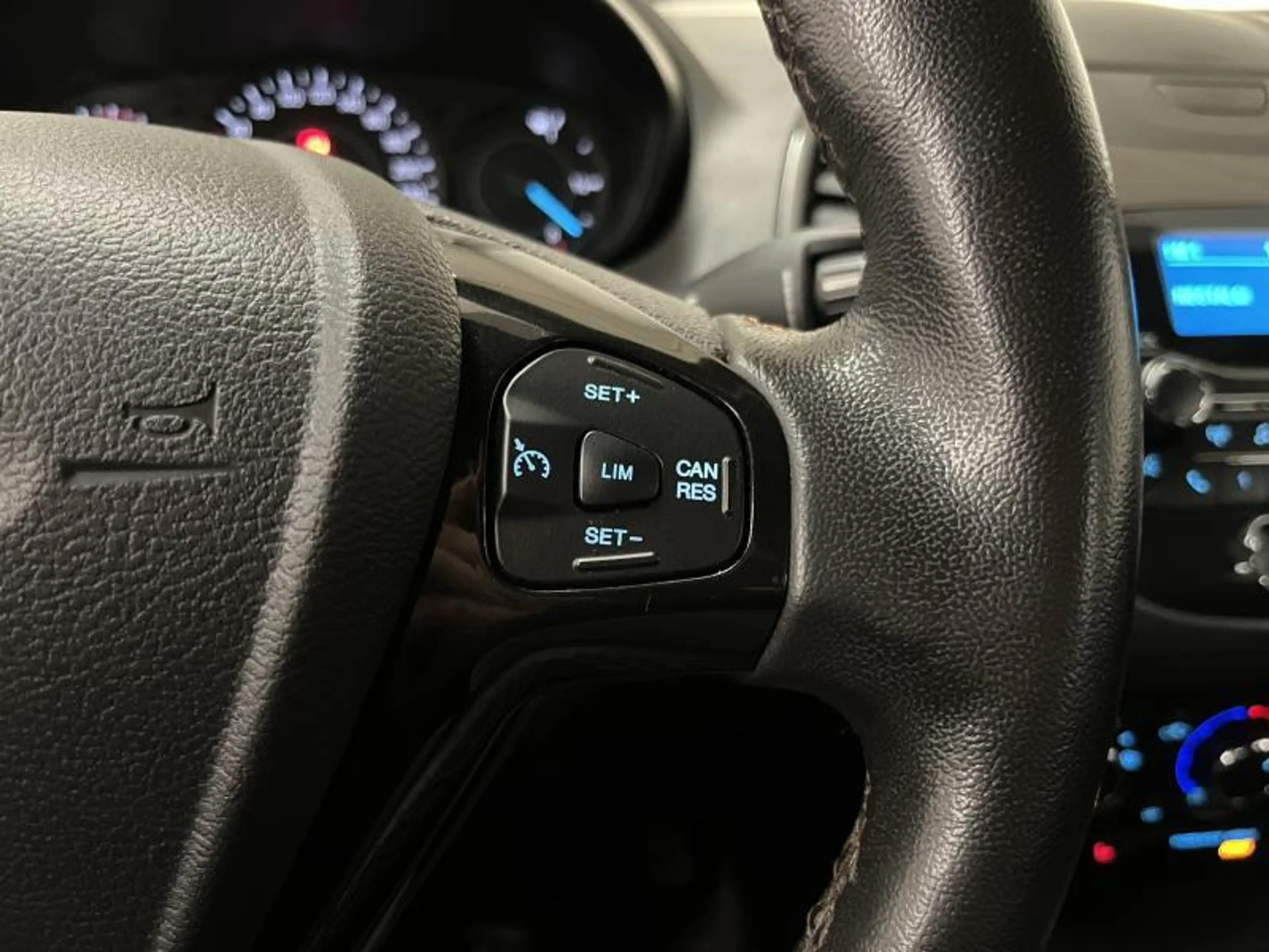 Ford Ka/Ka+ + 1.2i 84cv Active Clim/Cruise/Limit/Radio — photo 13