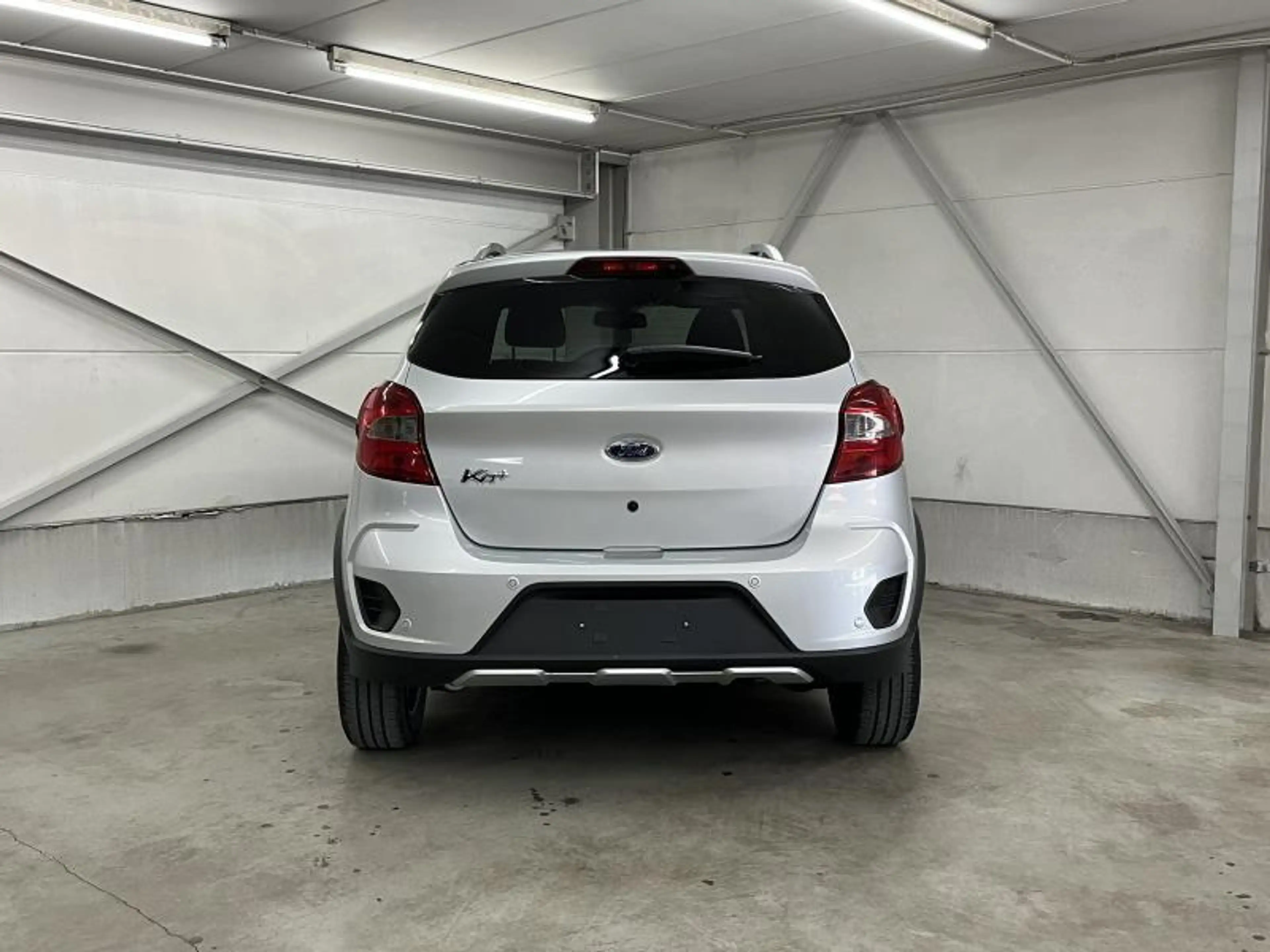 Ford Ka/Ka+ + 1.2i 84cv Active Clim/Cruise/Limit/Radio — photo 6