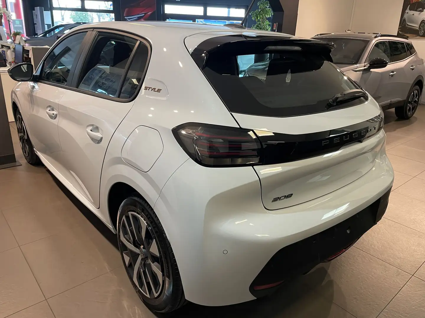 Peugeot 208 208 PureTech 100 Stop&Start 5 porte Style Bianco - 2