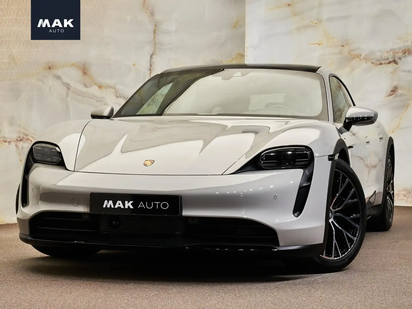 Porsche Taycan Cross Turismo 4, NL-auto, pano, InnoDrive, luchtv, Gris - 1