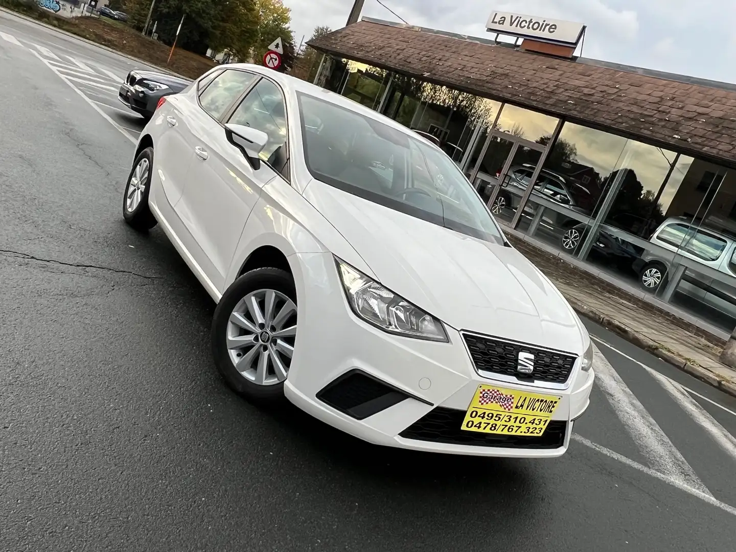 SEAT Ibiza Ibiza 1.0 Essence//GPS//CLim//Jantes//Led//5portes Blanc - 2