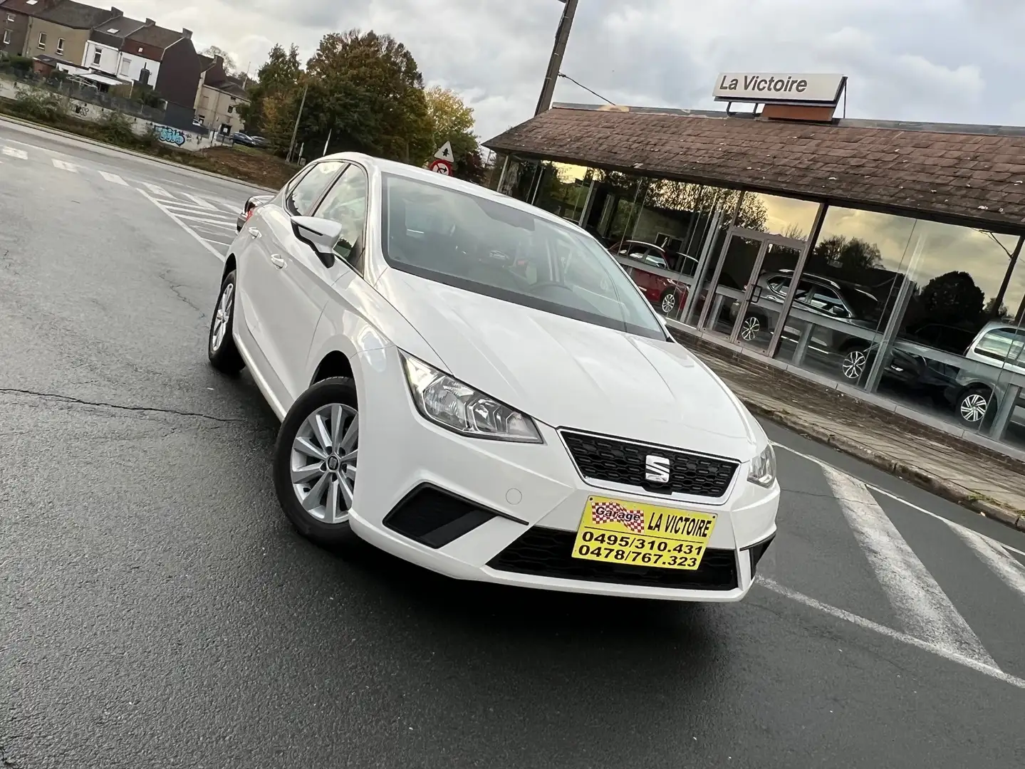 SEAT Ibiza Ibiza 1.0 Essence//GPS//CLim//Jantes//Led//5portes Blanc - 1
