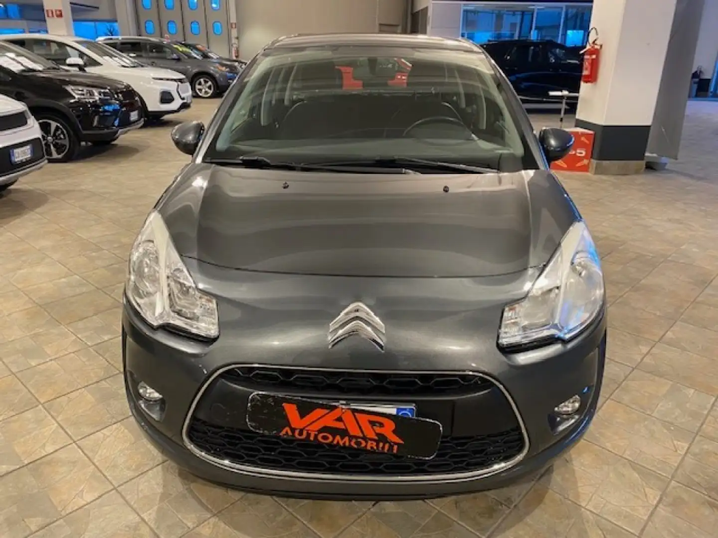Citroen C3 1.1 Exclusive "UNICO PROPRIETARIO" Grau - 2