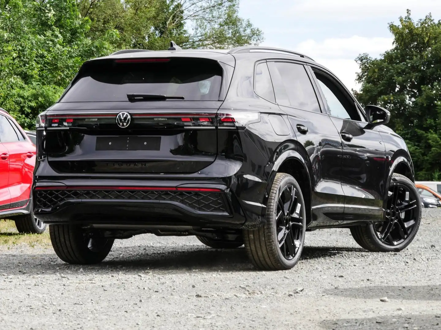Volkswagen Tiguan R-Line 1,5 l eHybrid Pano,AHK,IQ,IQ-Drive Schwarz - 2