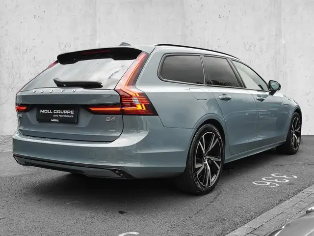 Volvo V90 view 4