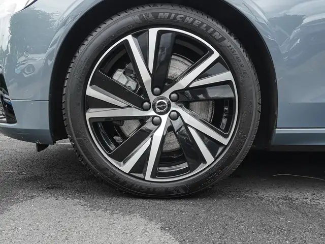 Volvo V90 view 7