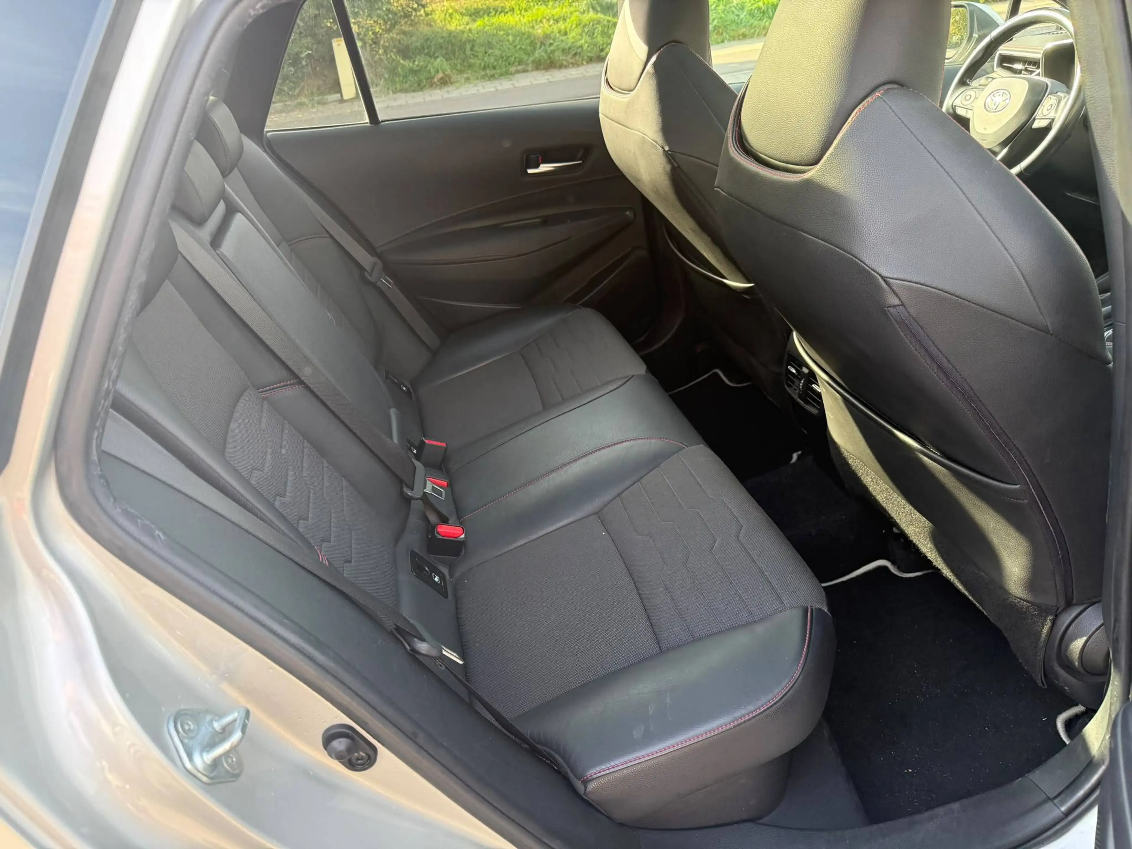 Toyota Corolla Corolla SW Hybrid 2.0 Premium e-CVT — photo 12