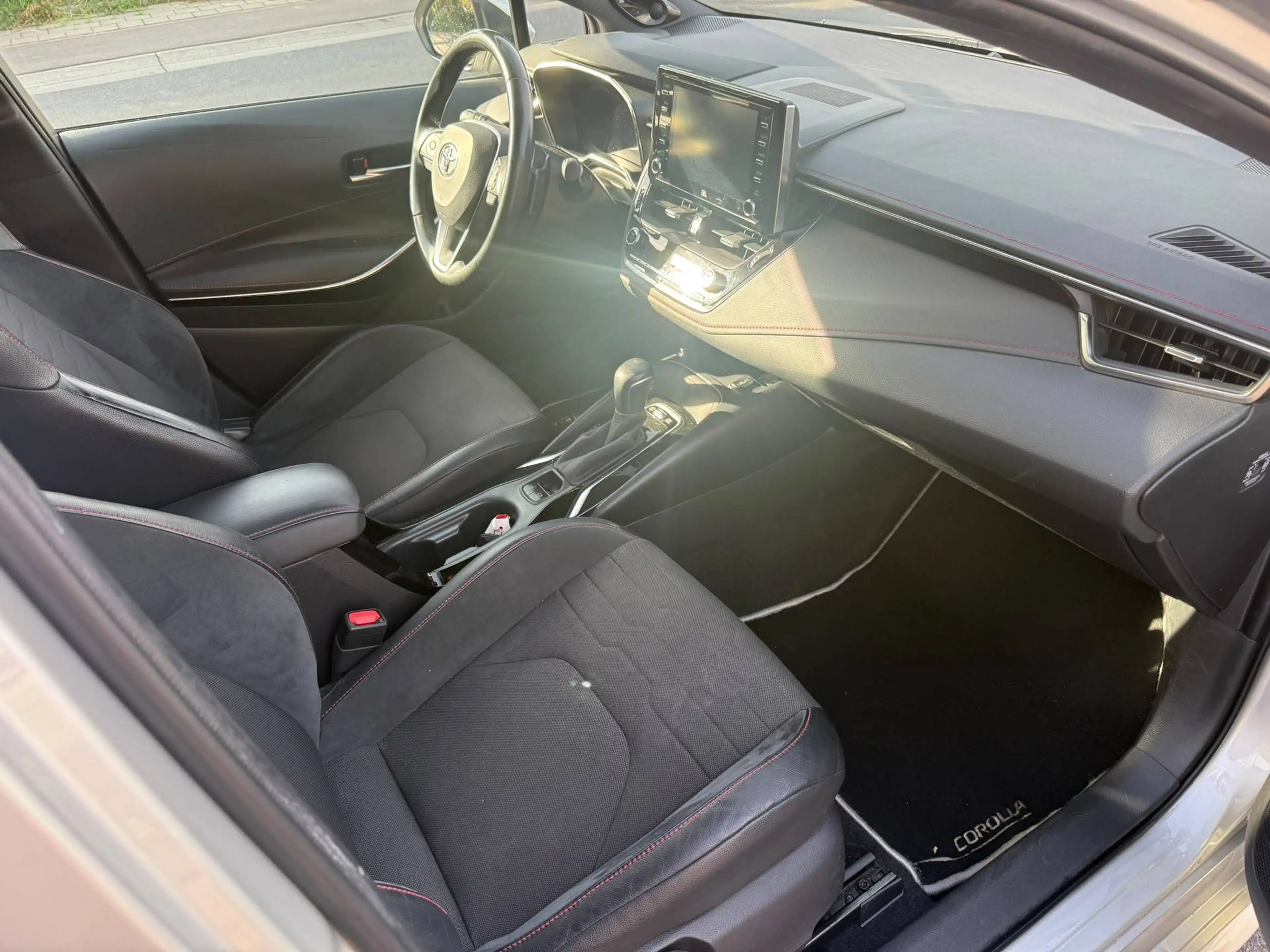 Toyota Corolla Corolla SW Hybrid 2.0 Premium e-CVT — photo 14