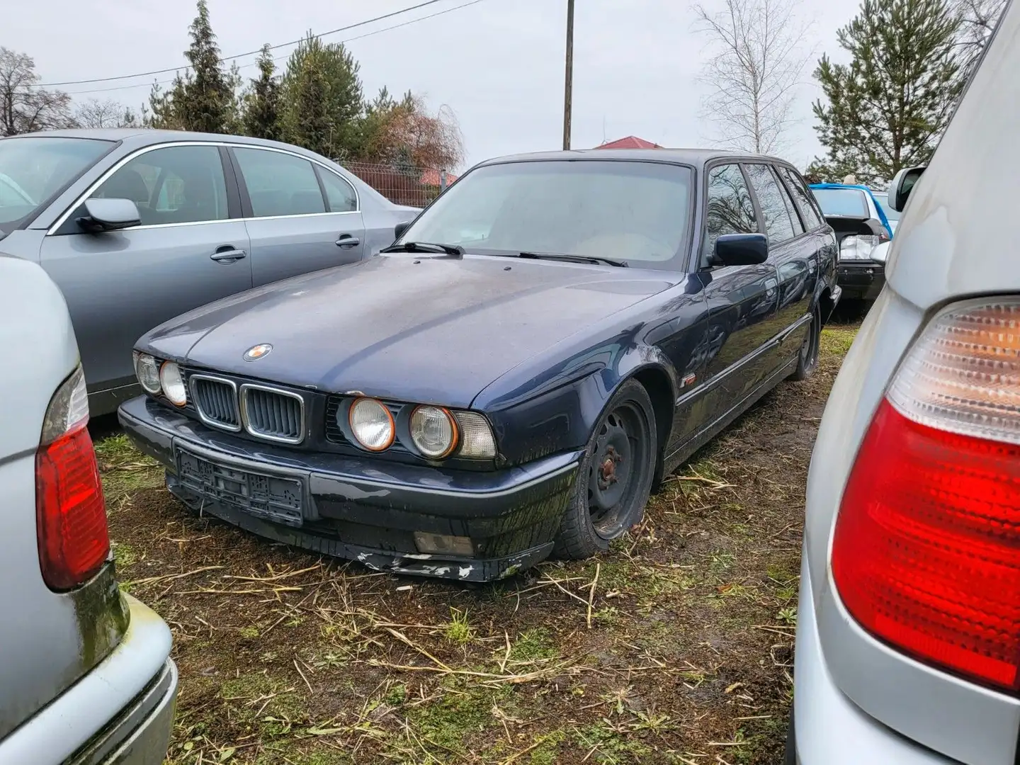 BMW 540 4.0 V8 Automatik Modrá - 1