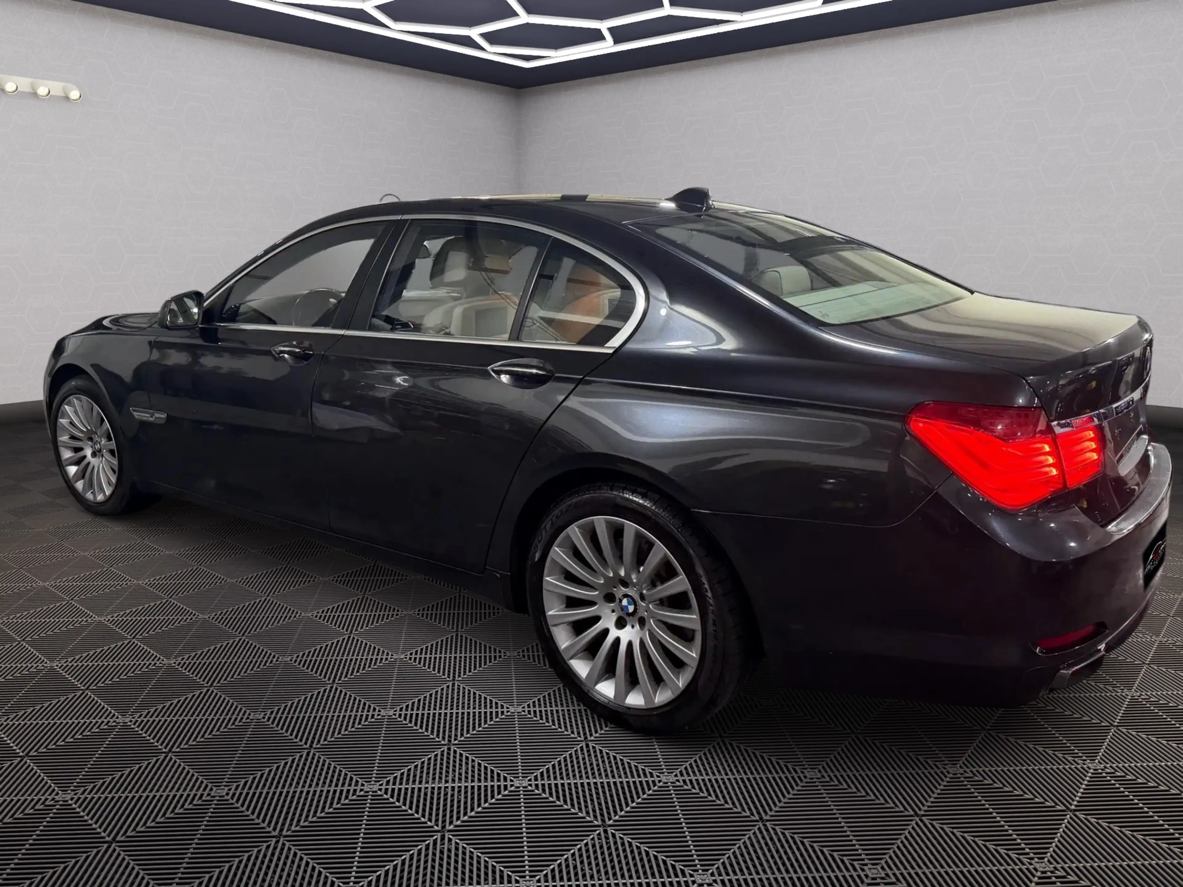 BMW 740 740 dA — photo 4