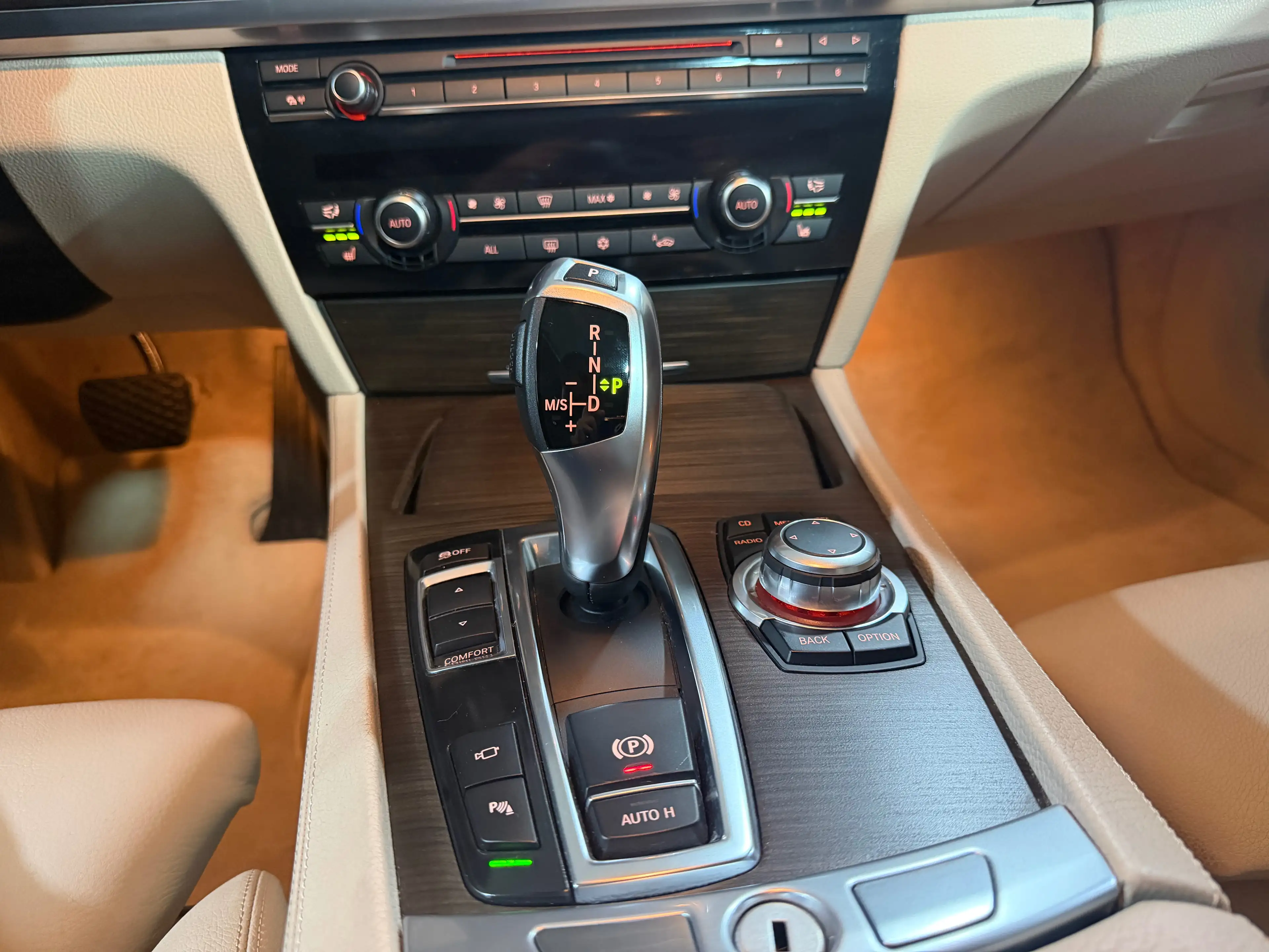 BMW 740 740 dA — photo 12