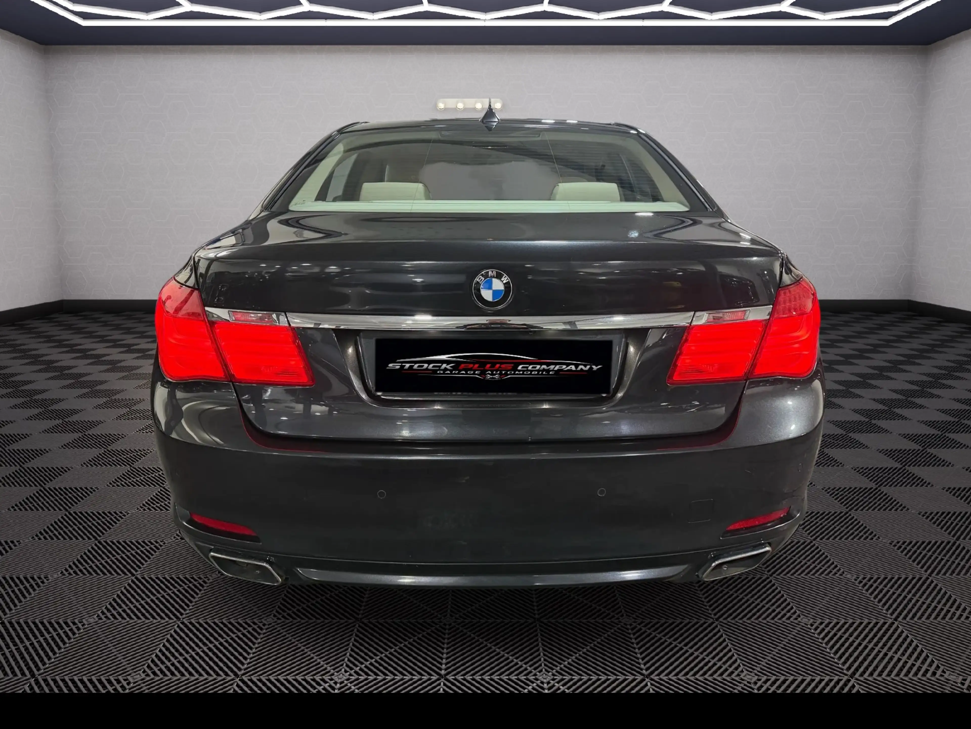 BMW 740 740 dA — photo 2
