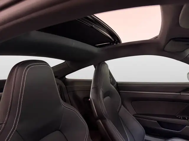 Porsche 911 view 15