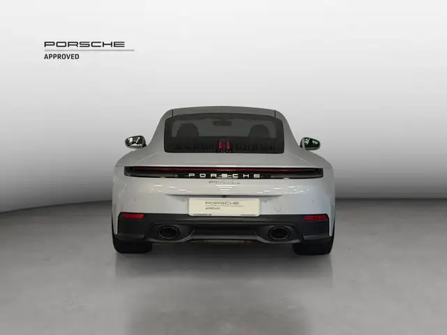 Porsche 911 view 4