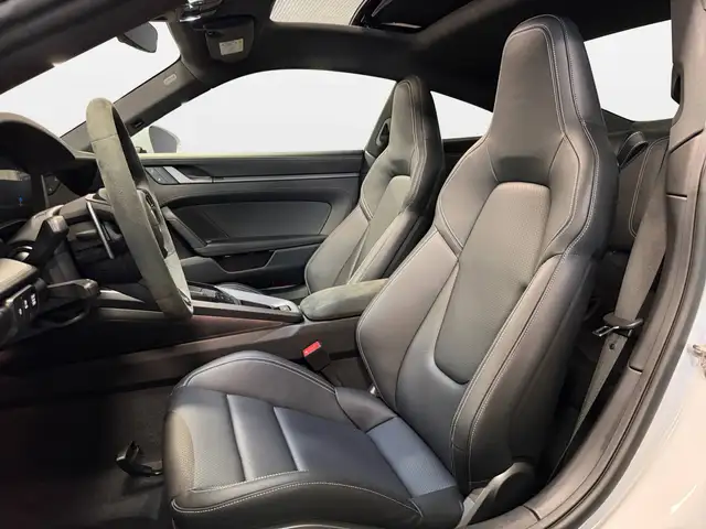 Porsche 911 view 13