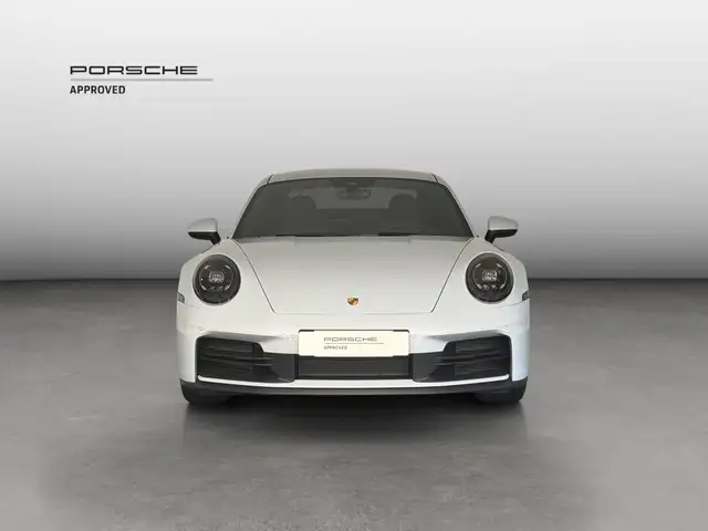 Porsche 911 view 8
