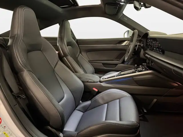 Porsche 911 view 12
