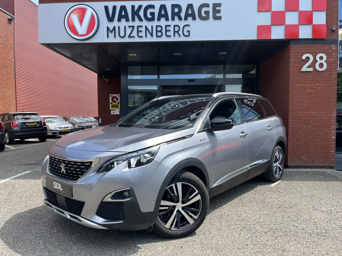 Peugeot 5008 1.2 PureTech GT-Line 7P. // LED // HALF LEDER // D Gris - 1