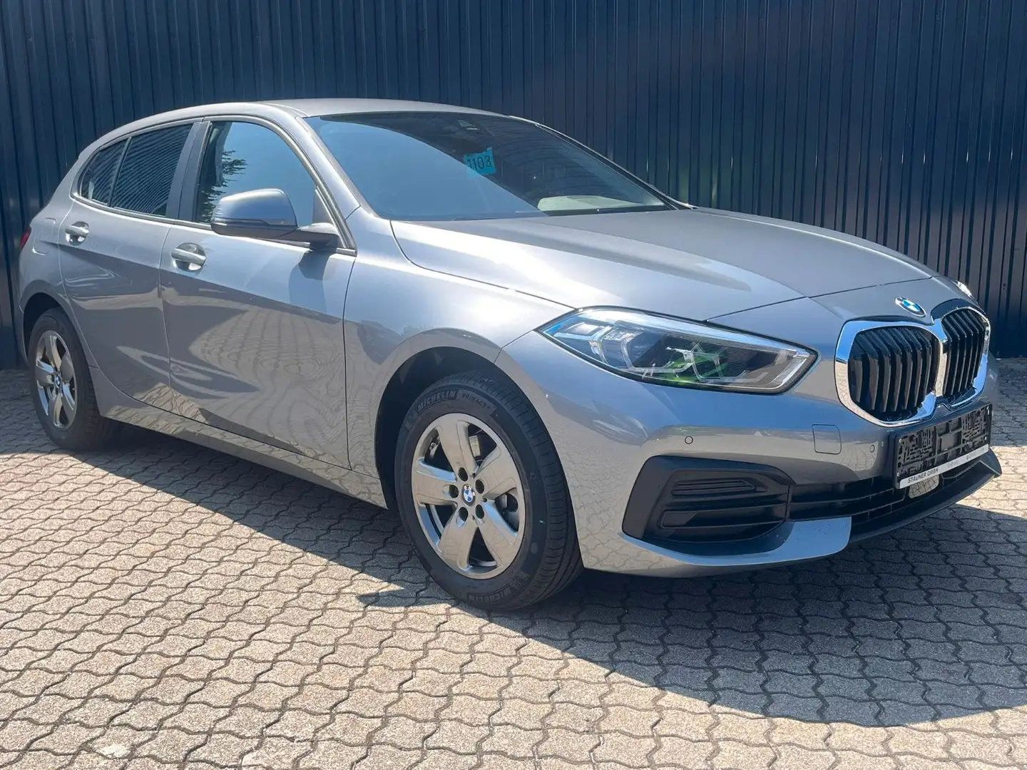 BMW 116 i 5-Türer/ Lenkradheiz/LED/Navi/CarPlay Grau - 2