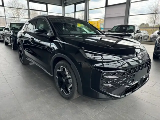 Volkswagen T-Roc view 3